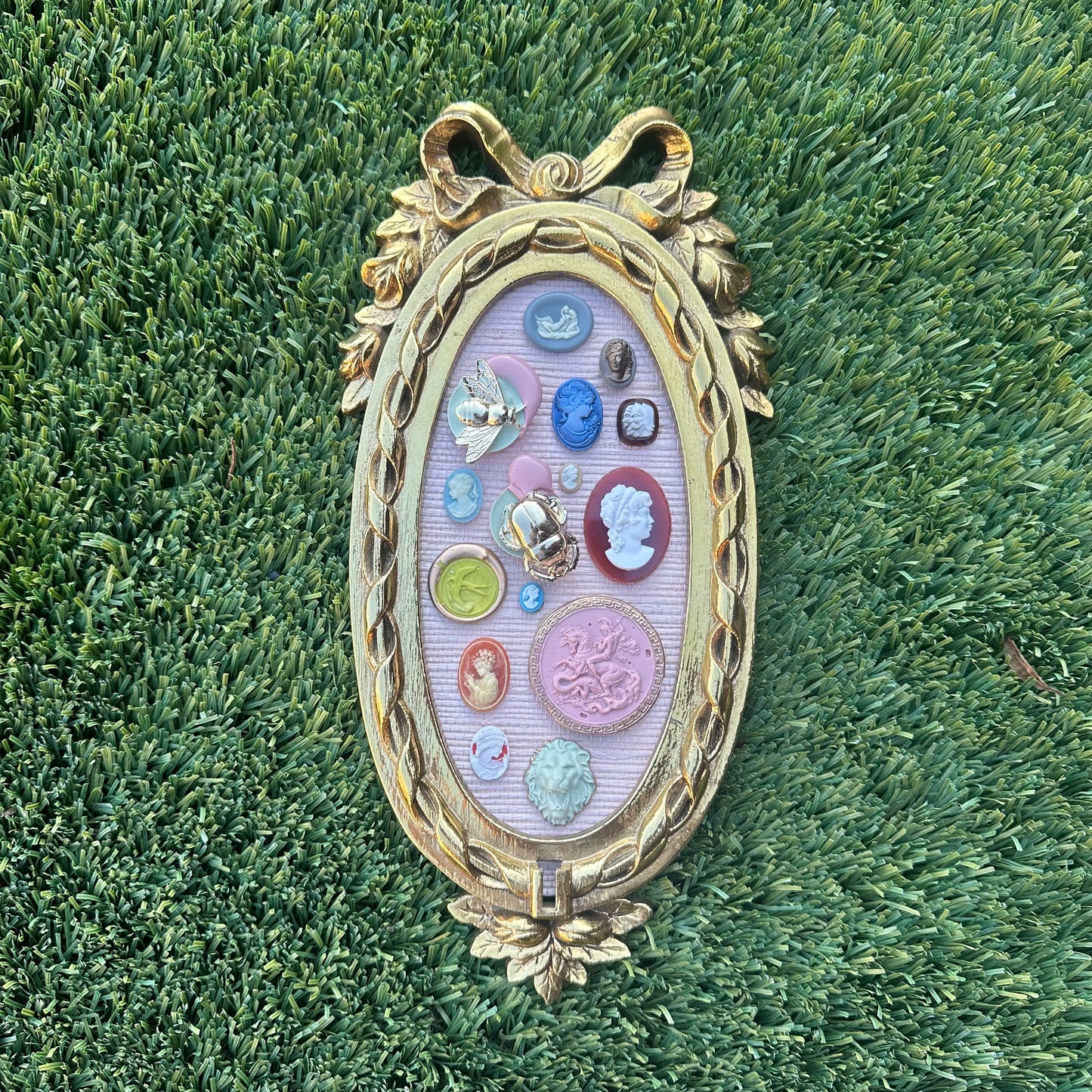 Intaglieaux in a Bow