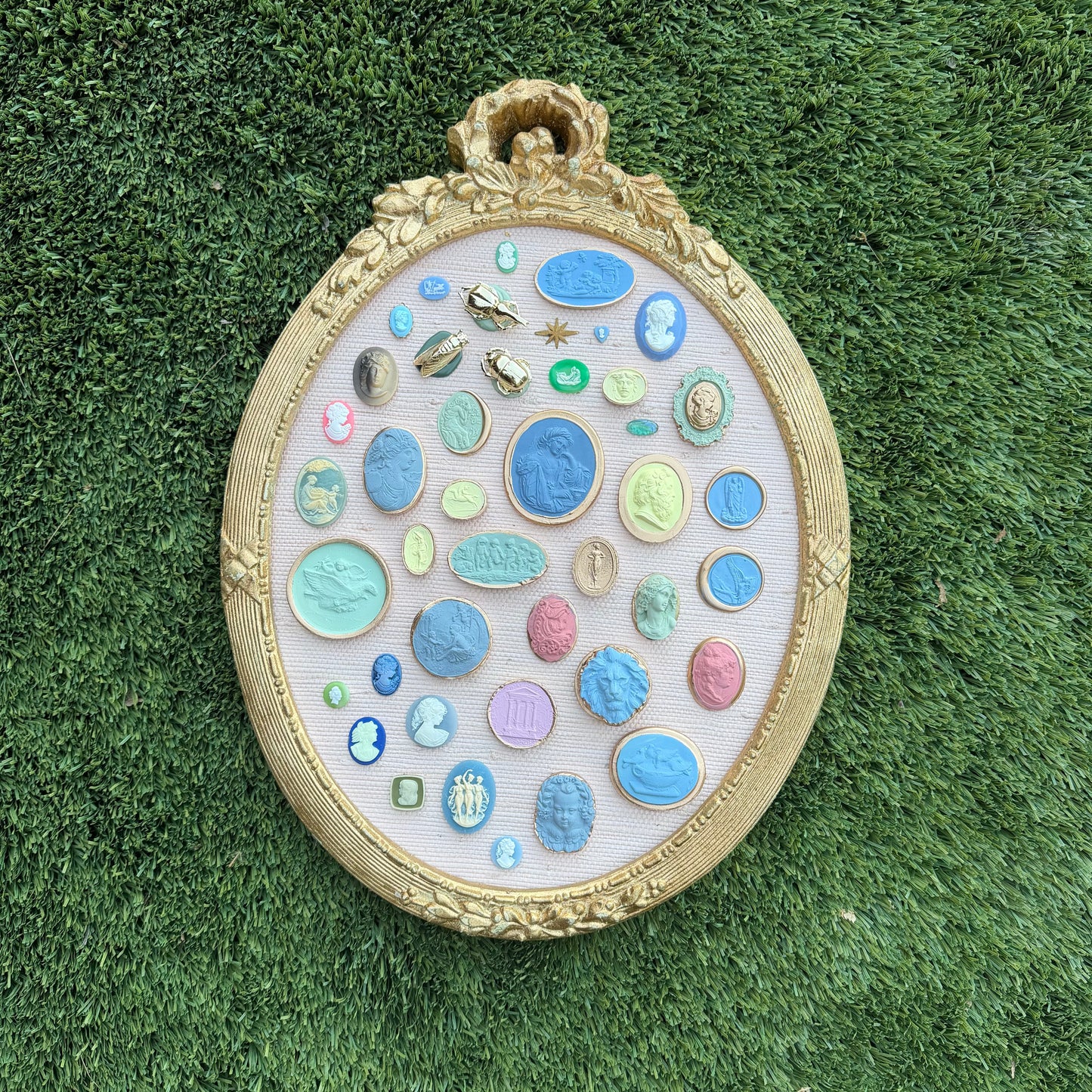 Intaglieaux in a Bow