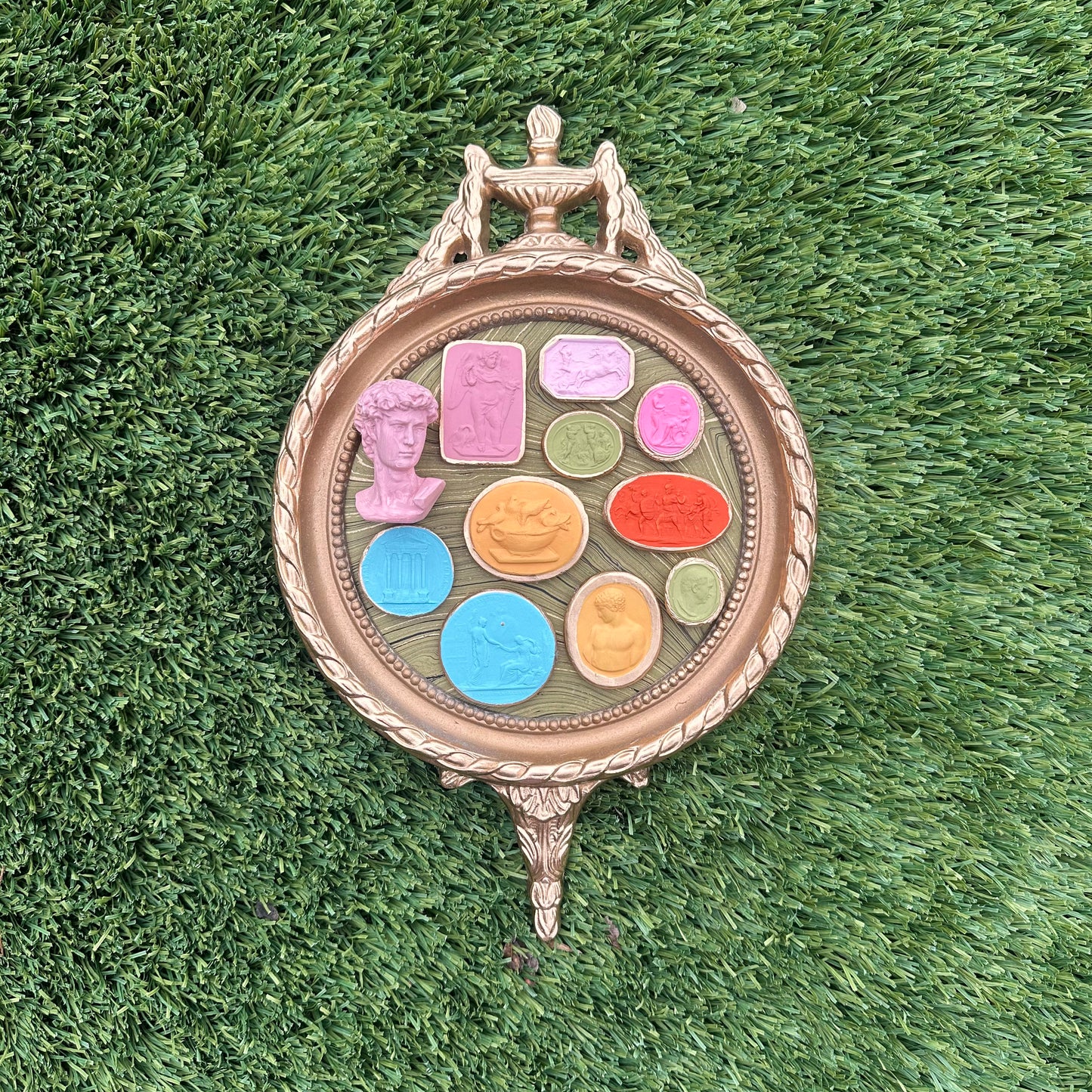 Intaglieaux Brights Round