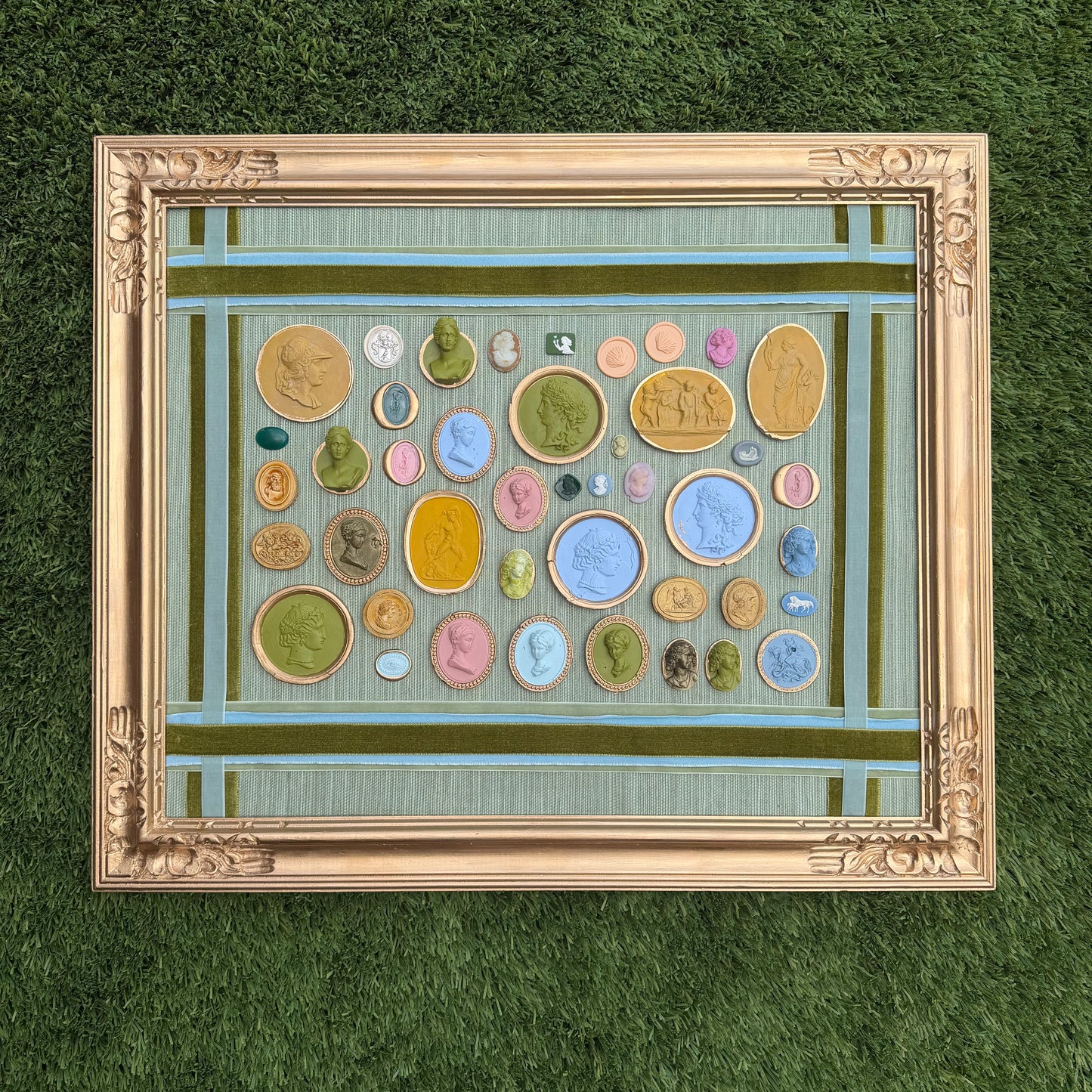 Intaglieaux in Gold