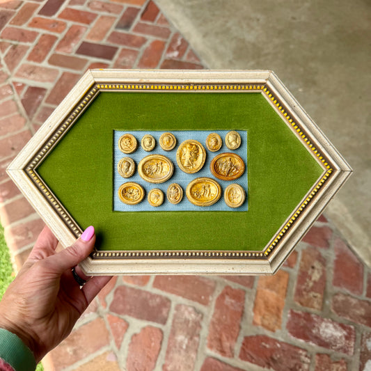 Intaglieaux in Cream Hexagon