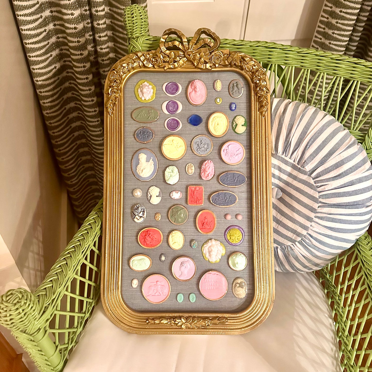 Intaglieaux with a Bow