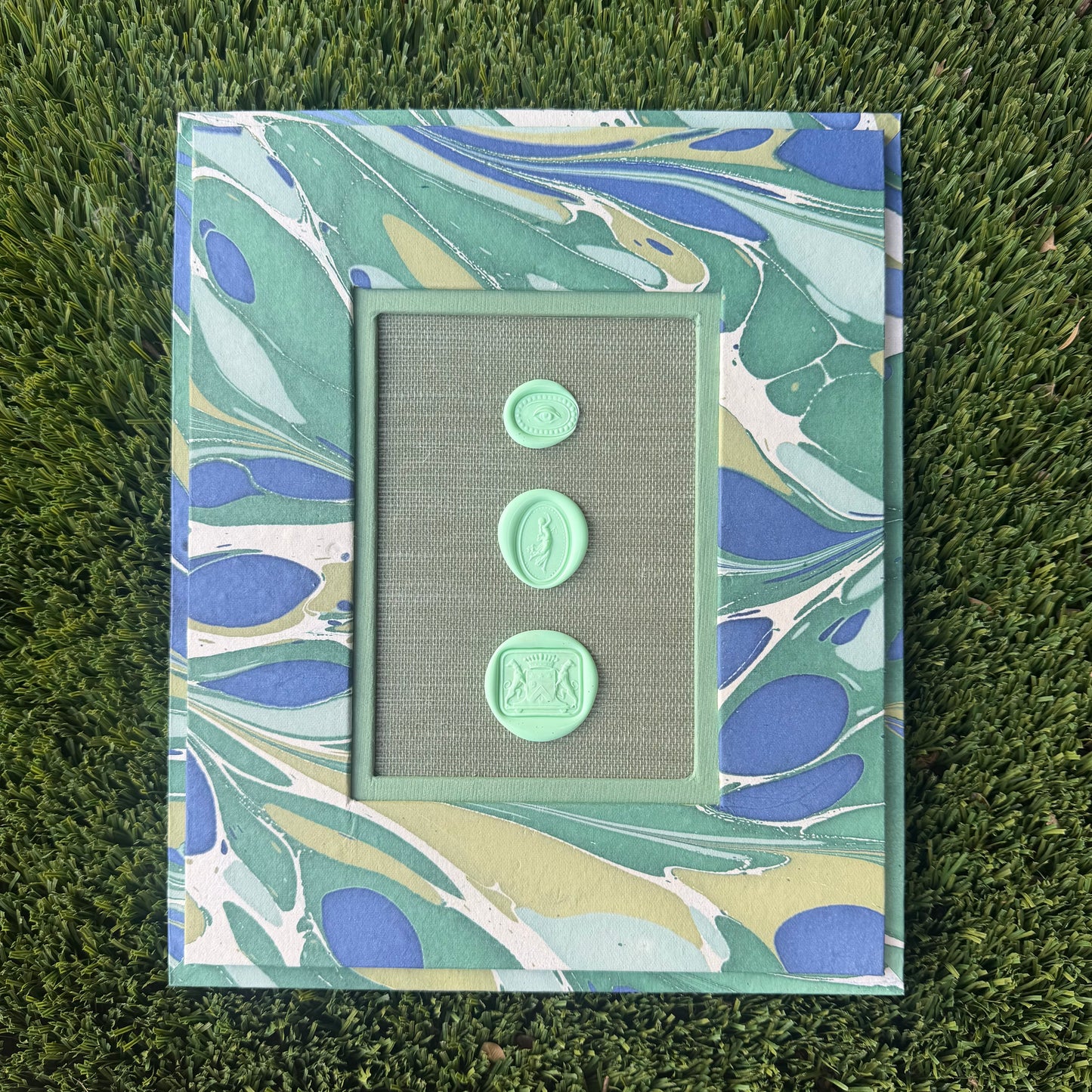 Intaglieaux in Mint and Royal I