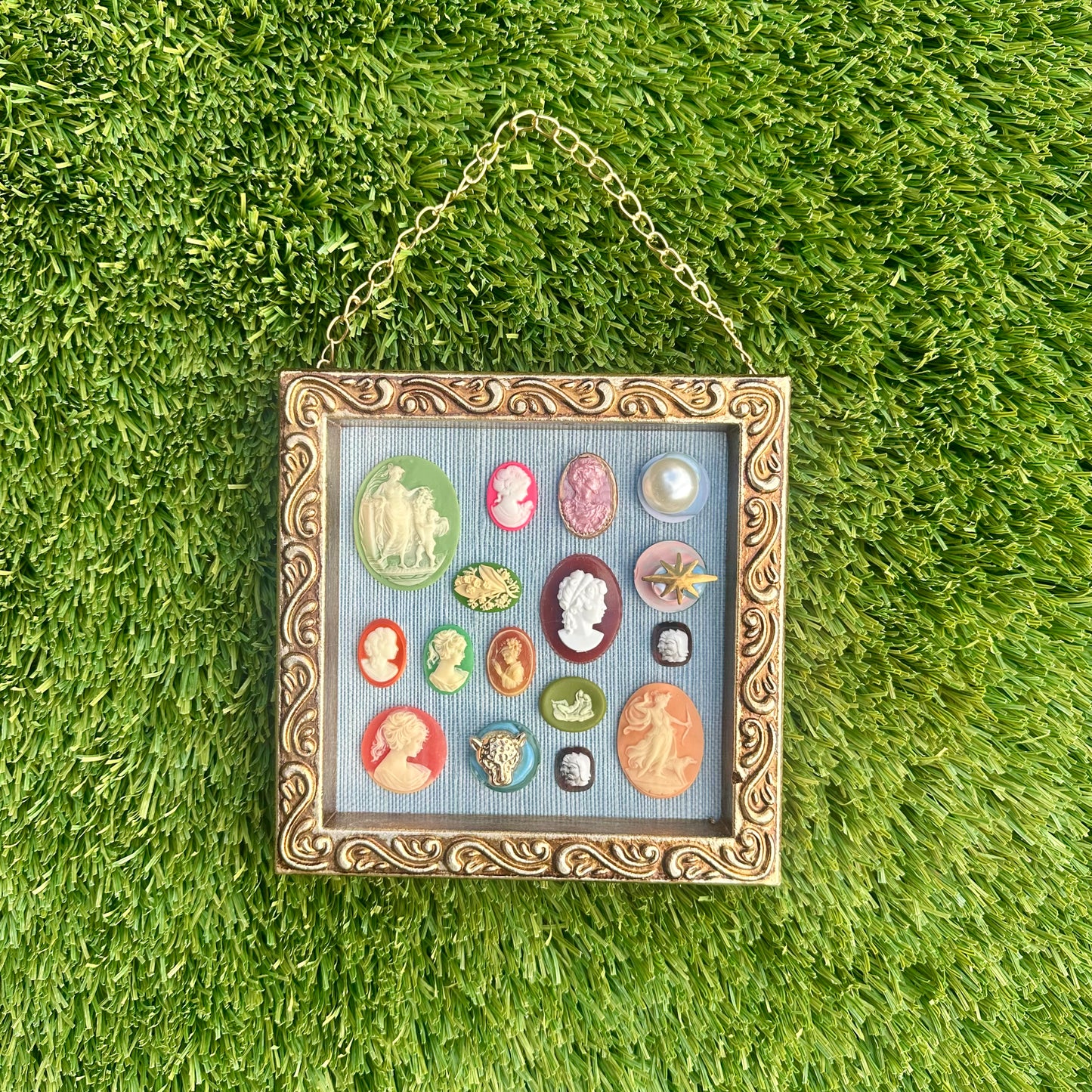 Intaglieaux in Chains